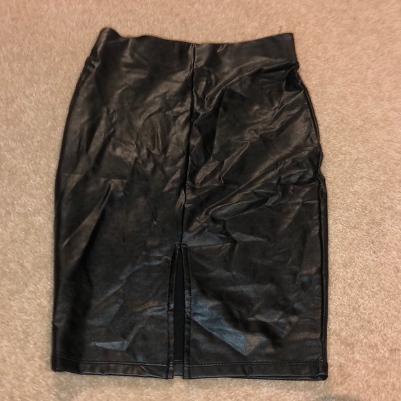 Pleather skirt - Picture 2 of 2